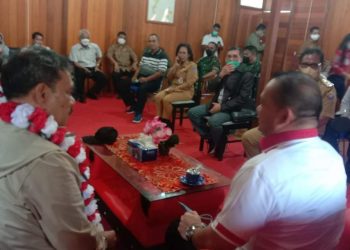 Kedatangan Tim BI di Bandara Melonguane