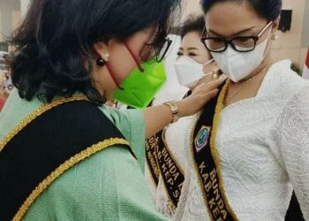 Nyonya Martji Parapaga-Leong dikukuhkan sebagai Bunda Literasi Kabupaten Kepulauan Talaud.