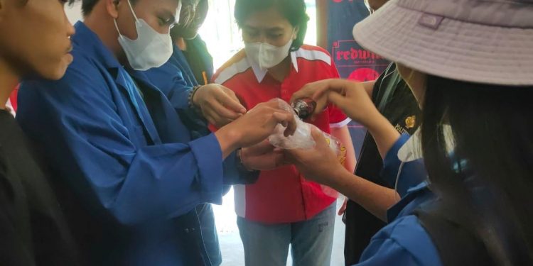 Administrasi Bisnis Polimdo Praktek Kerja Industri, Mahasiswa Ikut  bekerja