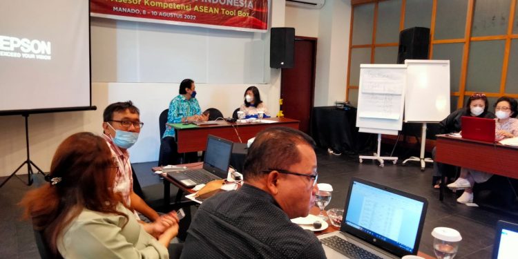 13 Dosen Pariwisata Politeknik Negeri Manado Ikut Peningkatan Kemampuan