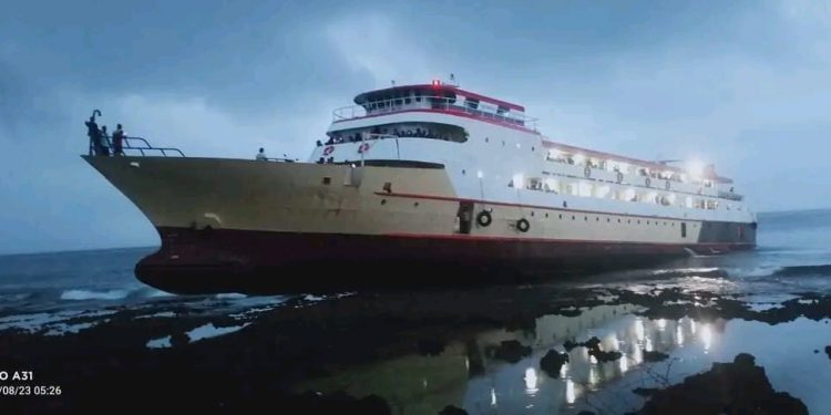 Air Pasang Rendah Hambat Proses Evakuasi KM. Glory Marry