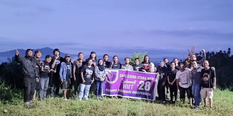 Nuansa Kekeluargaan Tercipta di Perayaan HUT ke-28 AJI di Puncak De Corlano Manado