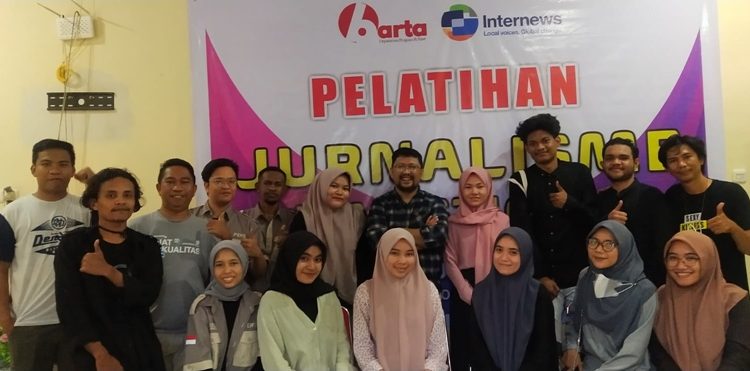 Peserta pelatihan jurnalisme investigasi dan para trainers. (foto: Barta1)