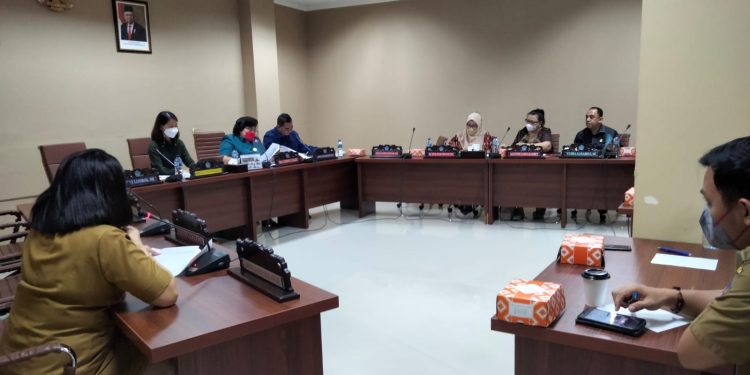 RDP Komisi IV dan Dinas Sosial Provinsi Sulut Foto Meikel Barta1com