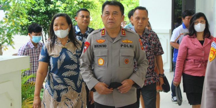 Jaga Ketentraman dan Berbagi Pengetahuan, Politenik Negeri Manado – Kapolda Sulut Teken MoU