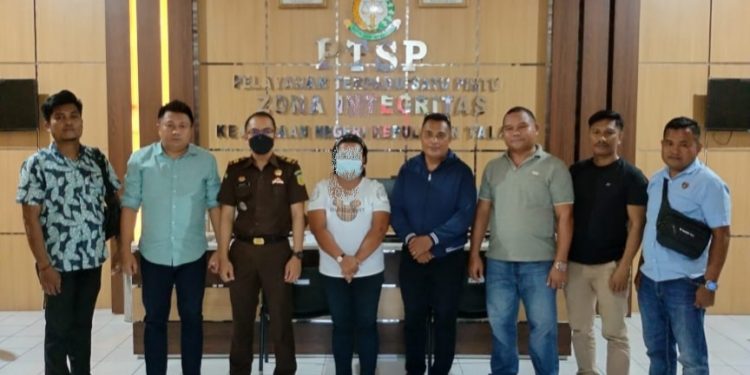Tersangka Kasus Korupsi PNPM Mandiri Kecamatan Kabaruan Diserahkan ke Kejaksaan