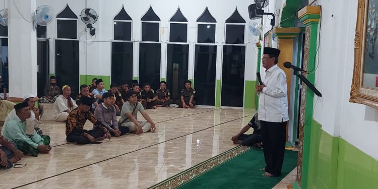 Ketua Pengadilan Tinggi Manado, Dr H Lexsy Mamonto, SH., M.H. memimpin Sholat dan Tausyah di Masjid Asy Syuhada, Beo, Kabupaten Kepulauan Talaud.