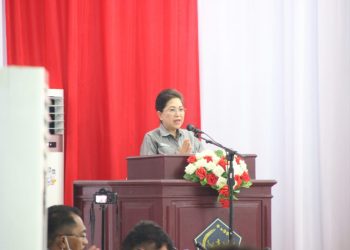 Foto: Penjabat Bupati Kepulauan Sangihe, dr. Rinny Tamuntuan menyampaikan sambutan dalam Ranperda Perubahan APBD TA 2022. (Dok. Istimewa)