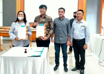 Penandatanganan MOU Polimdo bersama PT Learning X Internasional (Foto Meikel Barta1.com).
