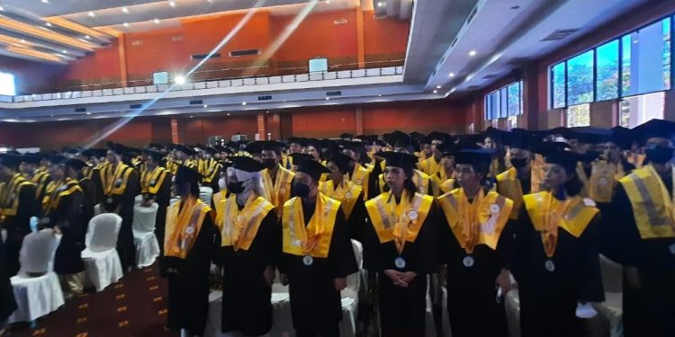 Wisuda Politeknik Negeri Manado Tanpa Jurusan Teknik Mesin