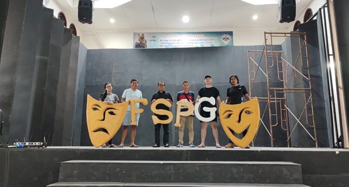 Panitia lomba teater makin memantapkan kesiapan hingga hari-H. (foto: Barta1)