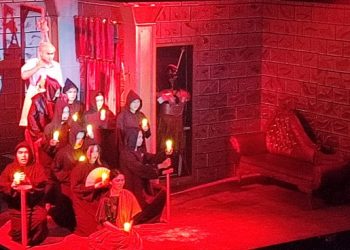 Penampilan kelompok teater dari pemuda GMIM Jerusalem Kolongan Atas. (foto: Barta1)