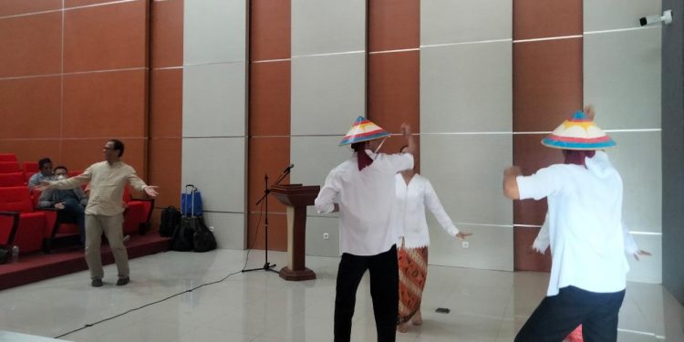 Tarian Cakalang Mahasiswa Politeknik Negeri Manado Memukau