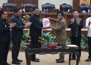 Suasana Rapar Paripurna DPRD Sulut. (foto-foto: Setwan DPRD)