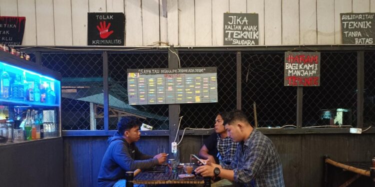 Melihat Fasilitas dan Nuansa Cafe Tongkrongan Teknik