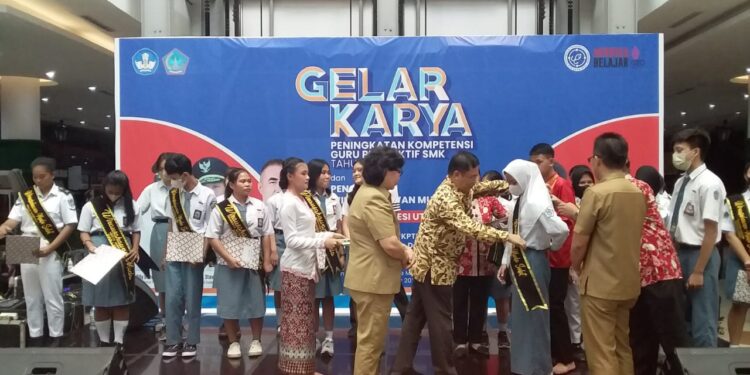 20 Siswa SMK Dikukuhkan Sebagai Wirausahawan Muda Sulut