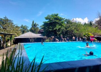 Mengintip Kejernihan Air Kolam Renang Navigo Kalasey Dua