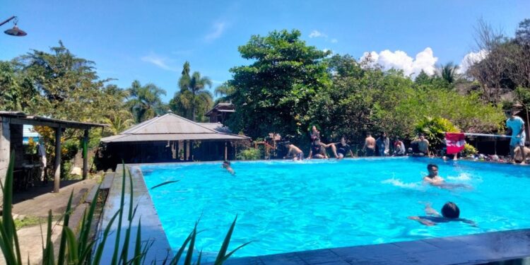 Mengintip Kejernihan Air Kolam Renang Navigo Kalasey Dua
