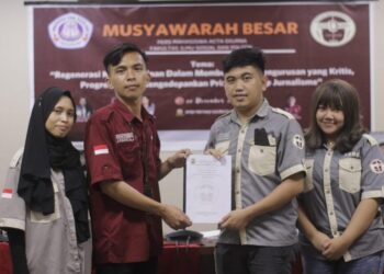 Mesias Rombon-Aditya Fitri Nahkodai Acta Diurna