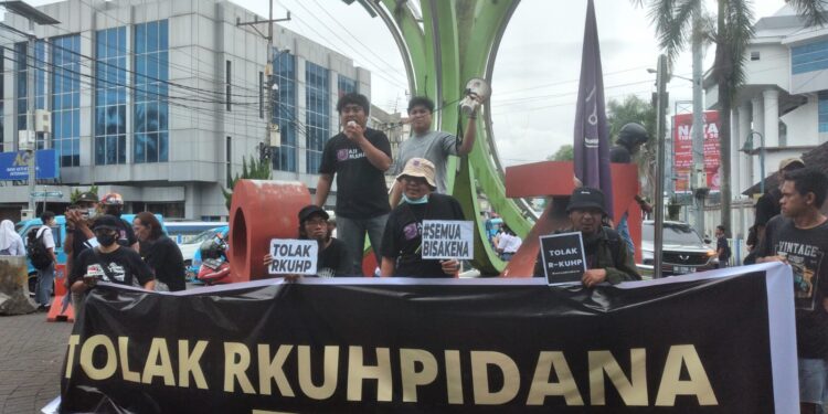 Jurnalis dan Masyarakat Sipil Sulut Sama-sama Desak Cabut KUHP