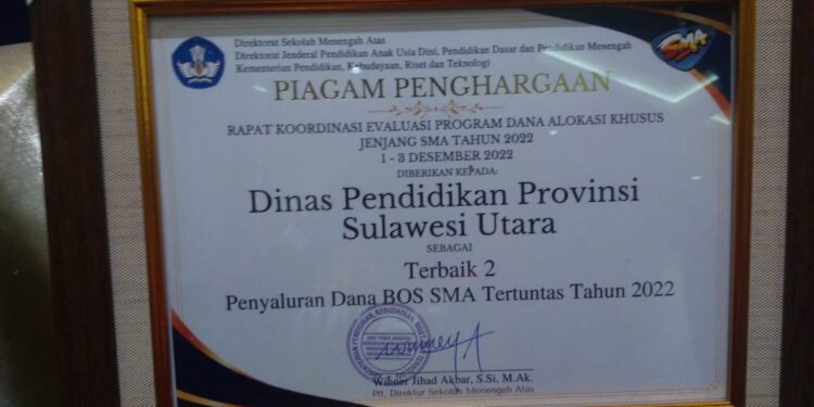 Dinas Dikda Sulut Raih Penghargaan dari Direktorat SMA