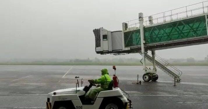 Manado Diterjang Banjir, 8 Penerbangan di Bandara Sam Ratulangi Ditunda