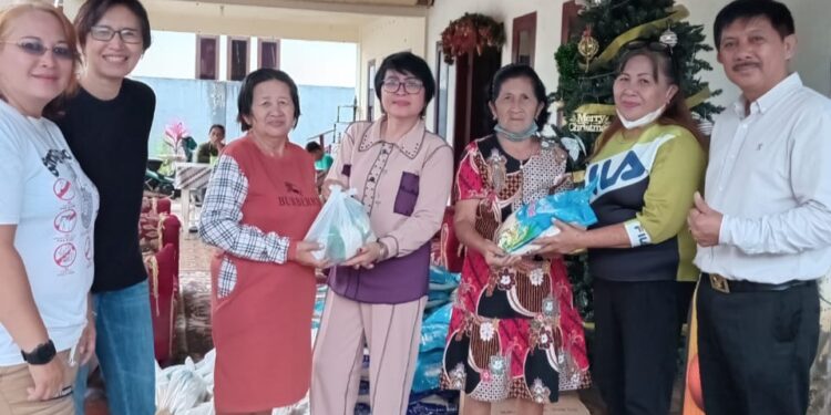Pinatuarian Ne Tou Klabat Berbagi Kasih dengan Masyarakat Desa Klabat