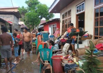 Cerita Warga Selamatkan Bayi Ketika Banjir Manado