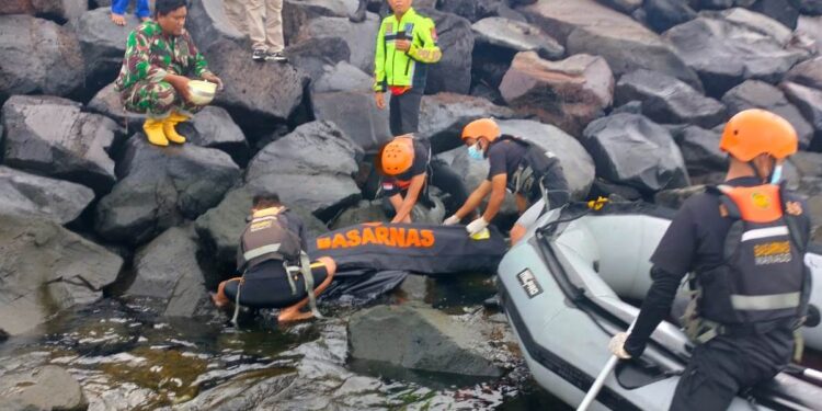 ABK Tenggelam Cari Logistik Ditemukan Tewas di Pantai Amurang