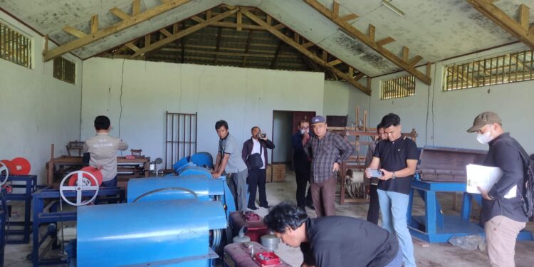 Tim penyidik tindak pidana khusus Cabjari Beo saat melakukan serangkaian tindakan penyidikan dengan mengumpulkan bukti-bukti.