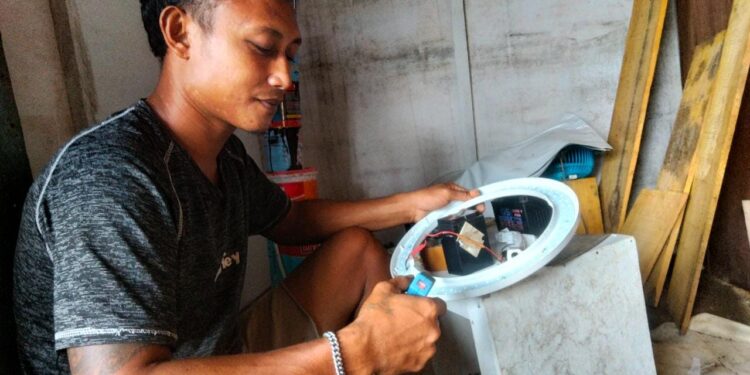 Cerita Nanang Wanti Bas Elektronik dan Pengumpul Dos