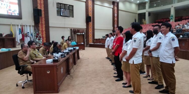 108 THL di Sekretariat DPRD Sulut Terima SK