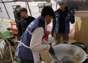 Relawan Mahasiswa Indonesia Sajikan Makanan EMT dan USAR