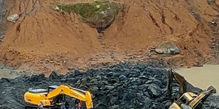 Tiga Operator Alat Berat Tewas Tertimbun Longsor