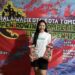 Cintania Engli Tulangow saat menerima penghargaan dari kejuaraan Piala Walikota Tomohon (Foto Pribadi Cintania)