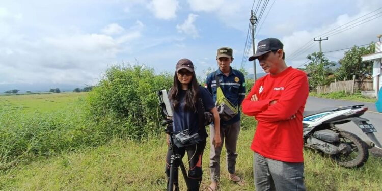 Perdana Mahasiswa Teknik Sipil Polimdo Mengukur Jalan  Gunakan Fotogrametri