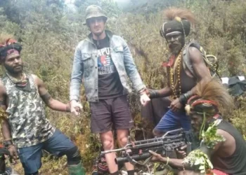 DPR Larang Barter Pilot Susi Air dengan Senjata