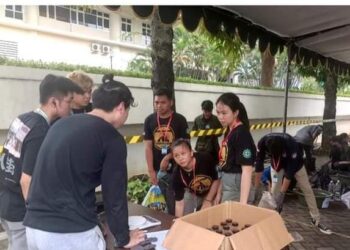Perlombaan Kuat Tekan Beton di Universitas Kristen Surabaya