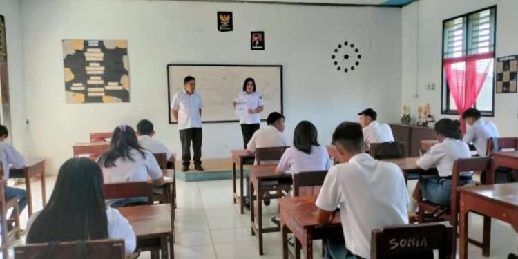 348 Siswa SMAN 1 Modoinding ikut Ujian Berbasis Smartphone