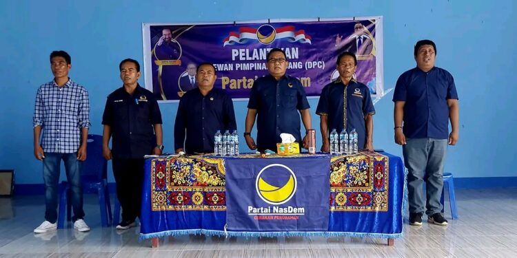 Suasana pelantikan pengurus Partai Nasdem di tingkat Kecamatan.