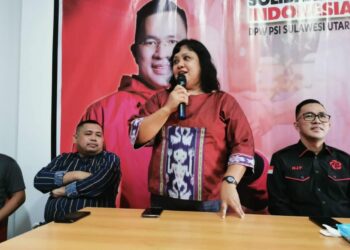 Perjuangkan Kemanusiaan, Aktivis Perempuan Sulut Jull Takaliuang Berlabuh di PSI