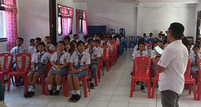 Pelatihan jusnalistik dasar yang digelar JPS di SMAN 3 Bitung. (foto: JPS)