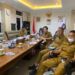 Foto: Pj. Bupati dr. Rinny Tamuntuan, didamping Sekda Sangihe, Harry Wolf dan Kepala Inspektorat, NR Pande memaparkan pencapaian pelaksanaan tugas di bidang Pemerintahan, Pembangunan dan Kemasyarakatan. (Dok. Istimewa)