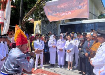 Foto: Penyambutan secara adat kepada kepala-kepala daerah yang hadir di perayaan hari Otda 2023 di Makassar. (Dok. Istimewa)