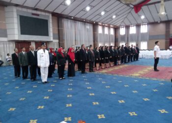 Richard Sualang Lantik 25 Kepala SD dan SMP Negeri Manado