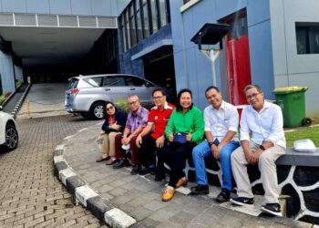 Untuk Kesehatan, Mareyke Alelo Ajak Civitas Polimdo Berjalan Kaki