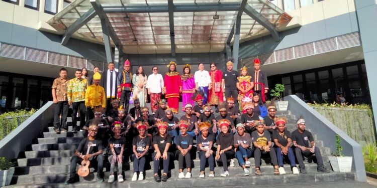 Hardiknas Polimdo Bernuansa Budaya, Mahasiswa Papua Tampil Memukau
