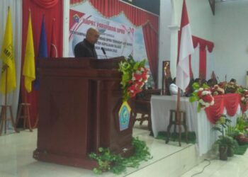 Ketua Fraksi PDI-P saat membacakan pandangan Fraksi pada paripurna penyampaian rekomendasi DPRD terhadap Bupati tahun anggaran 2022.