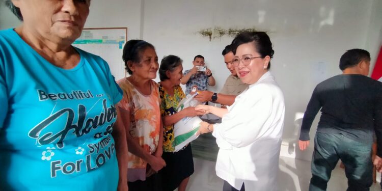 Rinny Tamuntuan Keliling 18 Kampung di Manganitu Disambut Tarian Masamper