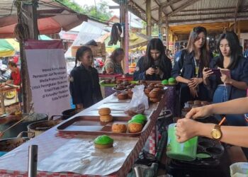 Mahasiswa Dorong UMKM Tomohon Manfaatkan Medsos Untuk Promosi